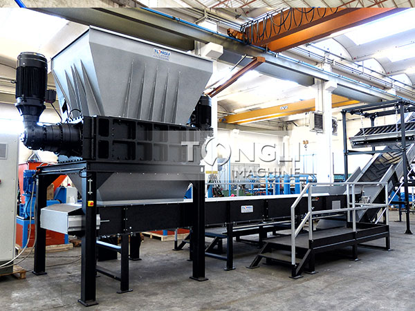 撕碎機現場2.jpg 撕碎機現場2.jpg